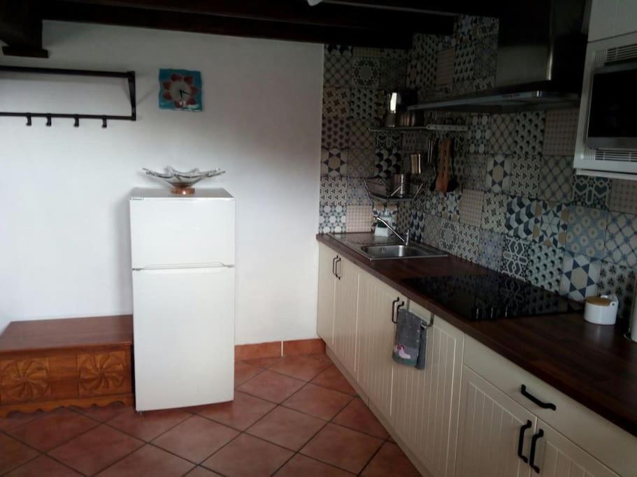 Apartamento, junto al mar Ea Exterior foto