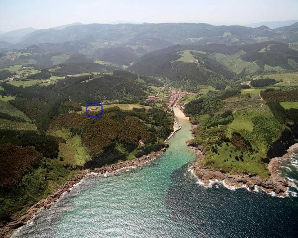 Apartamento, junto al mar Ea Exterior foto